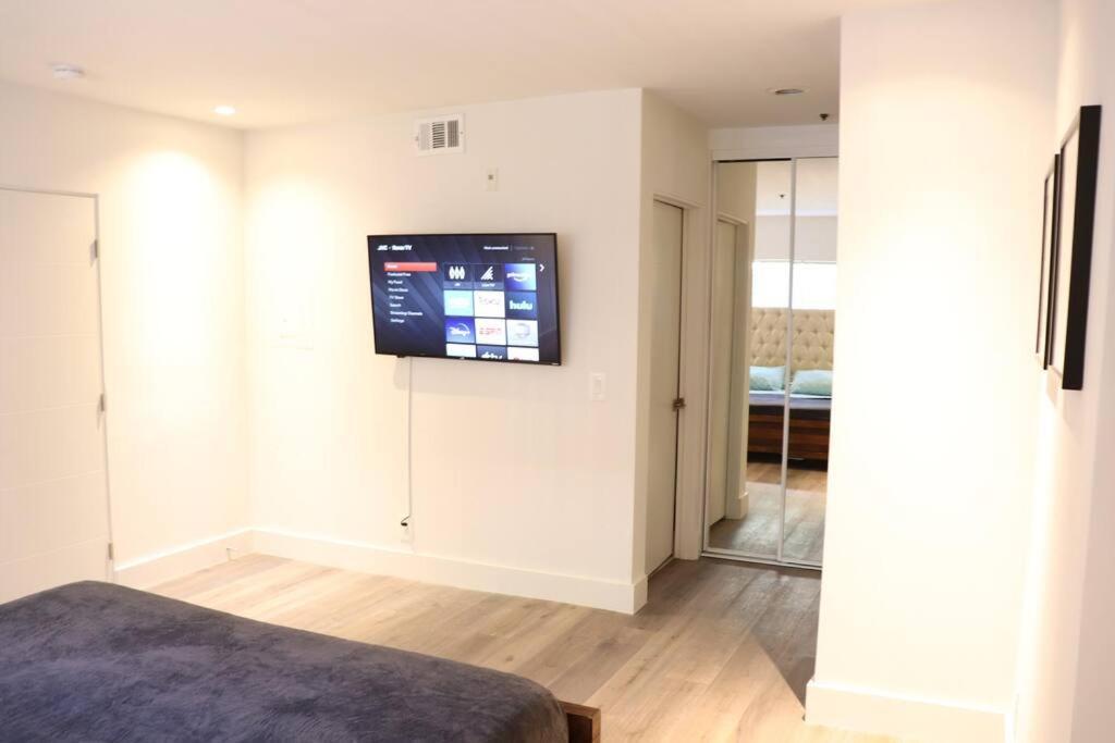 Heart Of West Hollywood 2 Bedroom 2 Bath With Pool - Los Angeles — Photos 1